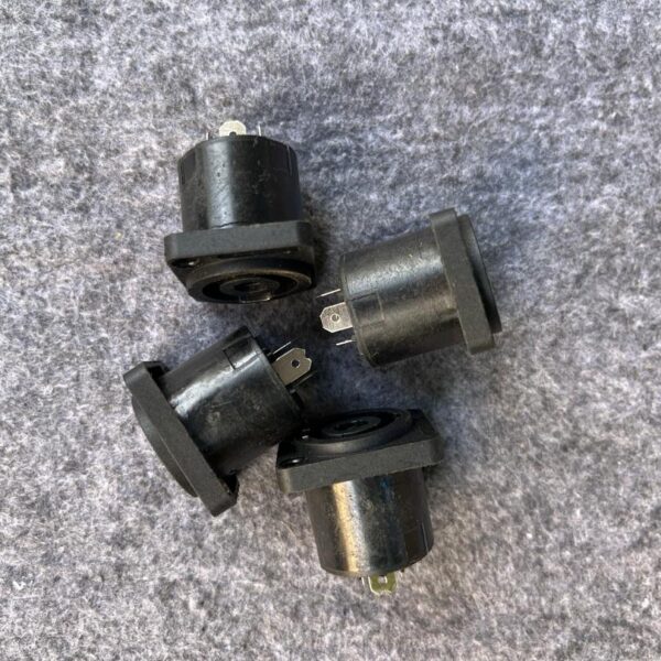 SPEAKER BACK SOCKET-SQ